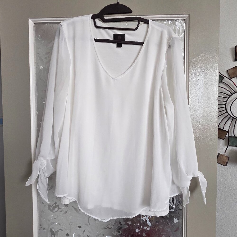 White lined blouse with tie-sleeves - size L